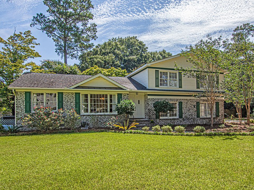 1st image of 115 King Charles Cir