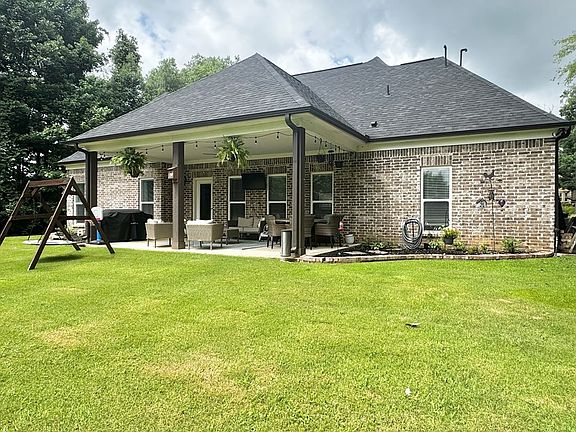3rd image of 104 White Oak Cv