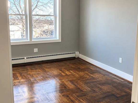 3rd image of 902 Bergen St #3B