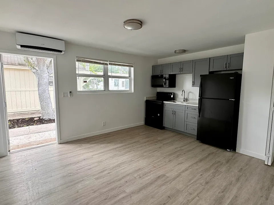 225 S F St #7