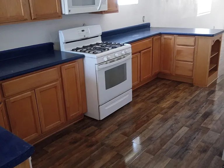 916 W Gilmore St — Photo 6