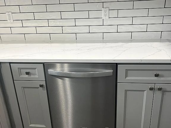 4th image of 127 Kelvin Ave Floor 2
