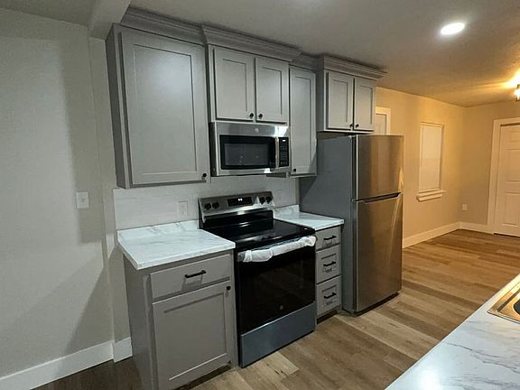 2nd image of 815 Graham Ave