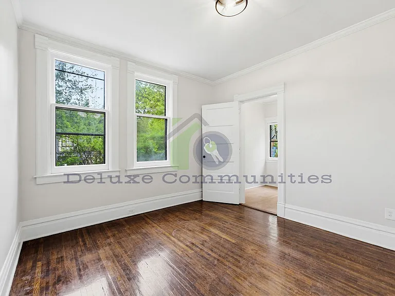 410 Eastern Ave SE — Photo 28