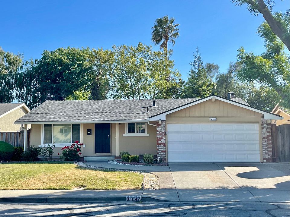 1st image of 34847 Gladstone Pl