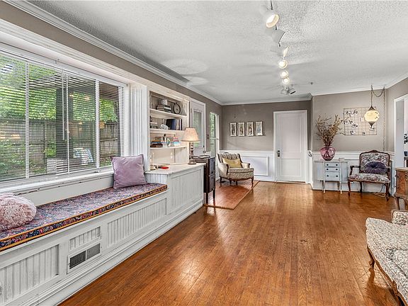 4th image of 1007 N Mission Blvd