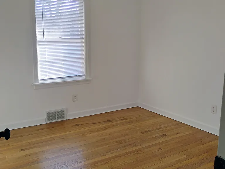 3615 Jefferson St — Photo 4