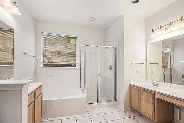 301 Londonderry Ln — Photo 7