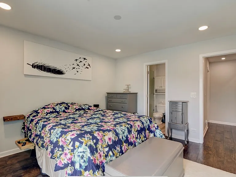120 E Winchester Rd — Photo 8