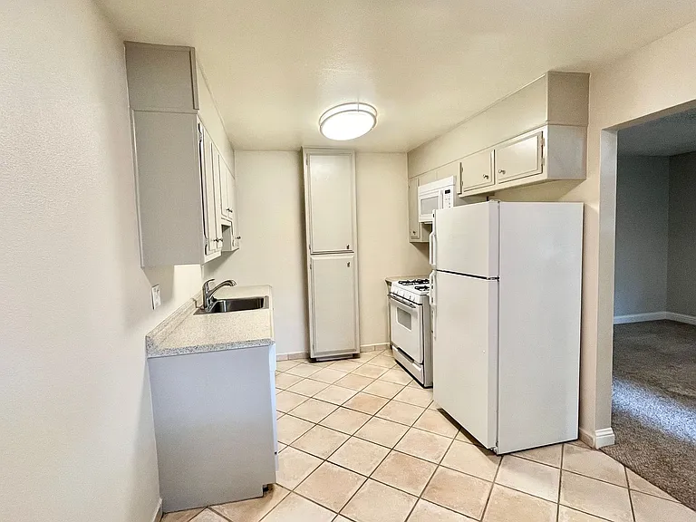 Courtyard Apartments — Photo 15