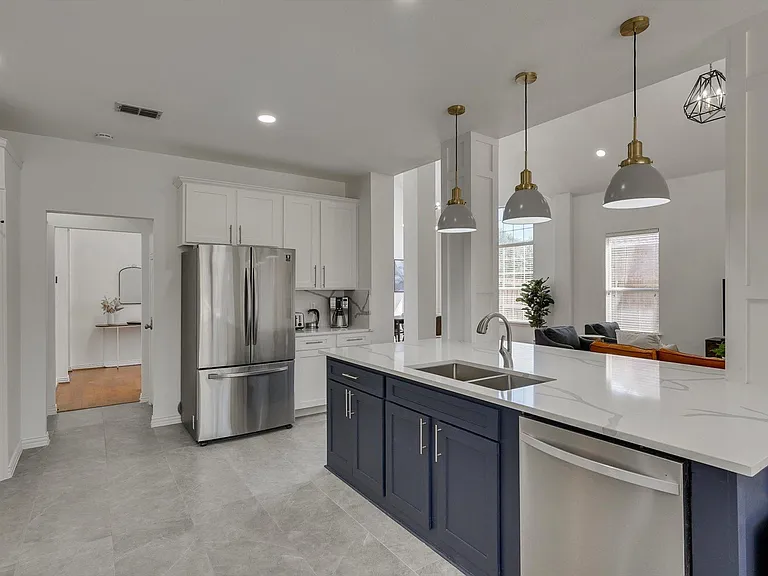 2410 Shorewood Ct — Photo 12
