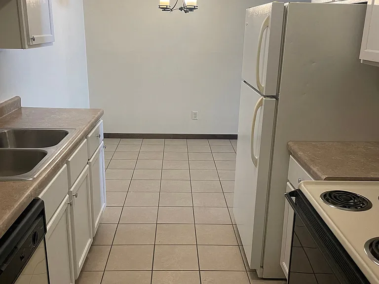Pinecrest Apartments — Photo 34