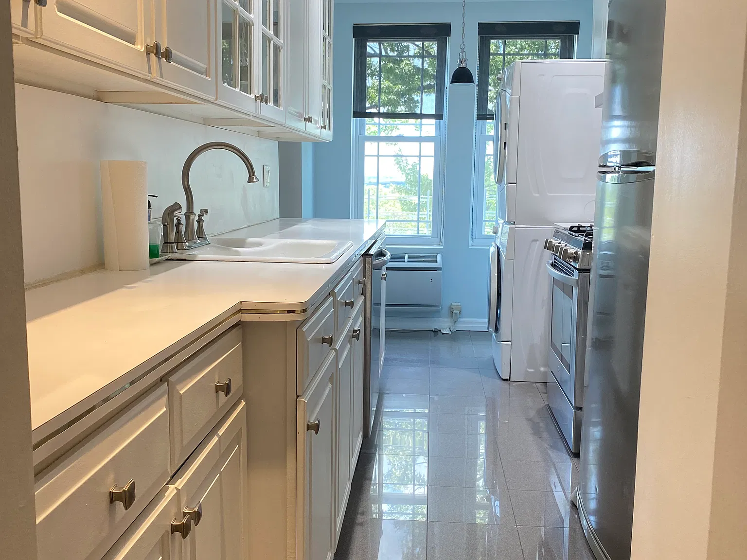3 bed, 1400 sqft, $3,200 — Photo 2