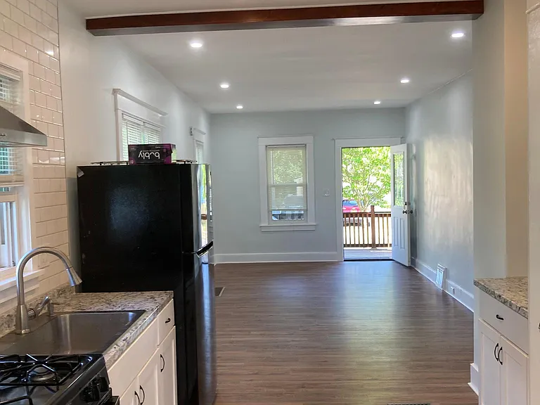49 Saratoga Ave — Photo 3