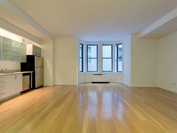 3rd image of 37 Wall St APT 10D