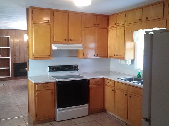 2nd image of 1661 Pine Cir