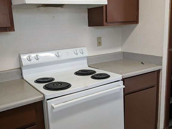 5th image of 65 Kennelford Cir