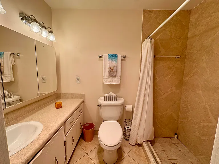 1252 Club Dr W #D — Photo 11