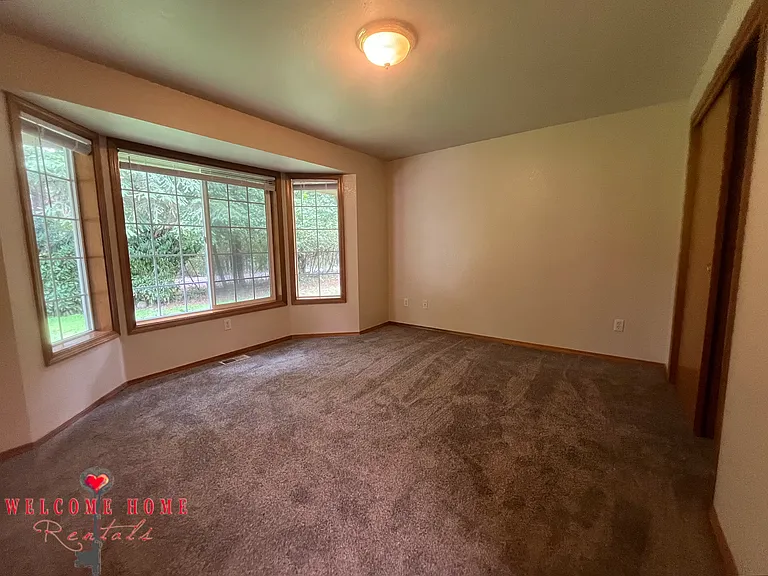 17819 Upland Dr SE — Photo 21
