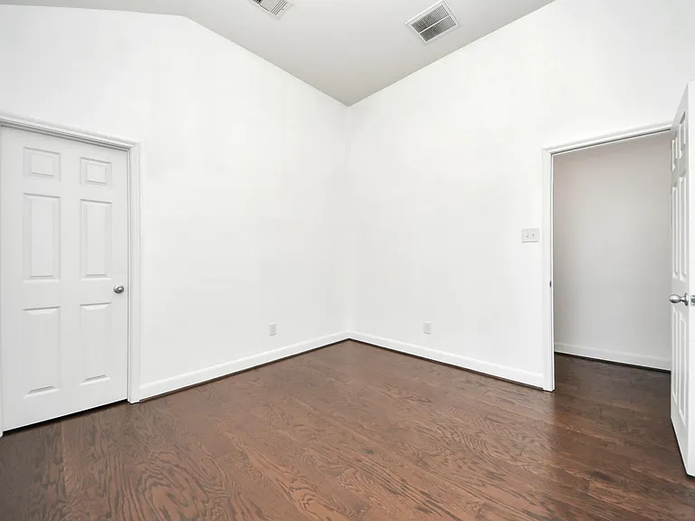 1947 Parnevik Pl — Photo 18