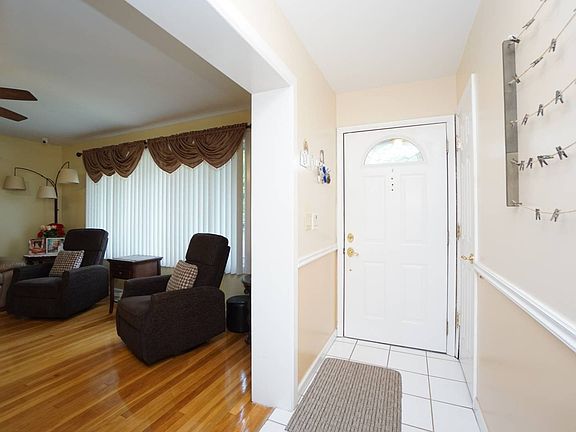 5th image of 158 Jumel St
