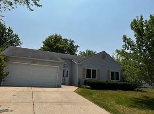 2885 Fox Hill Rd, Aurora, IL 60504