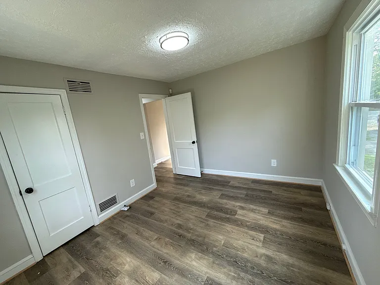 7520 Burgess Ln — Photo 6