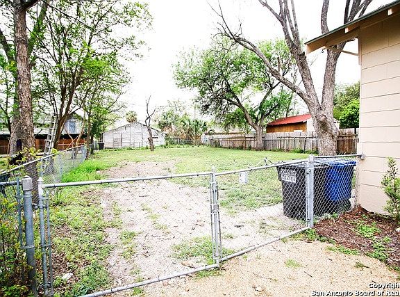 4th image of 1614 W Craig Pl