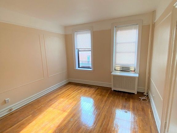 5th image of 2559 41st St APT 4A
