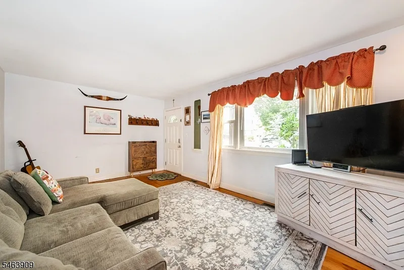 3 bed, 2.0 bath, $4,000 — Photo 4