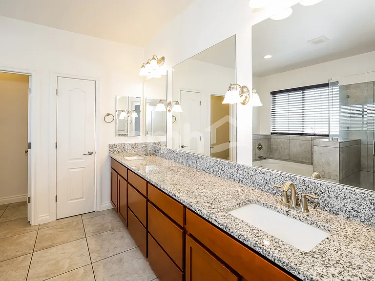 18667 Granite Peak Ct — Photo 11