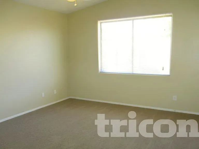 7428 W Pioneer St — Photo 9