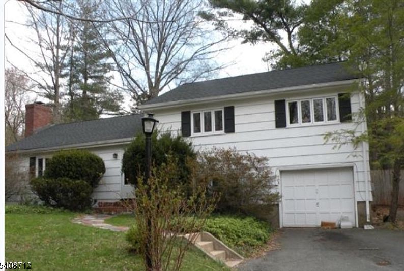 2nd image of 106 Quaker Rd