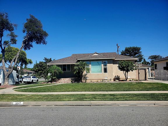 3rd image of 5642 Bellflower Blvd
