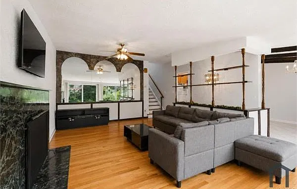 4 bed, 1748 sqft, $5,500 — Photo 2