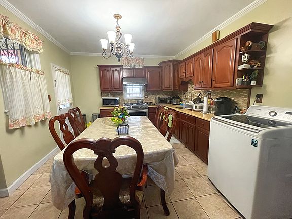 4th image of 38-21 Woodside Ave