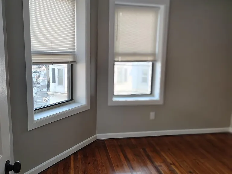 1071 Pembroke St — Photo 13