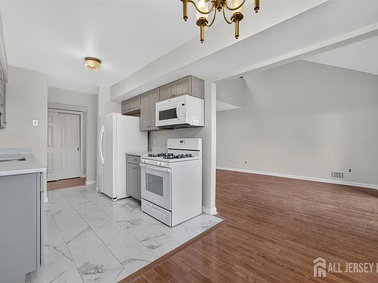 94 Beverly Hill Ter #F — Photo 9