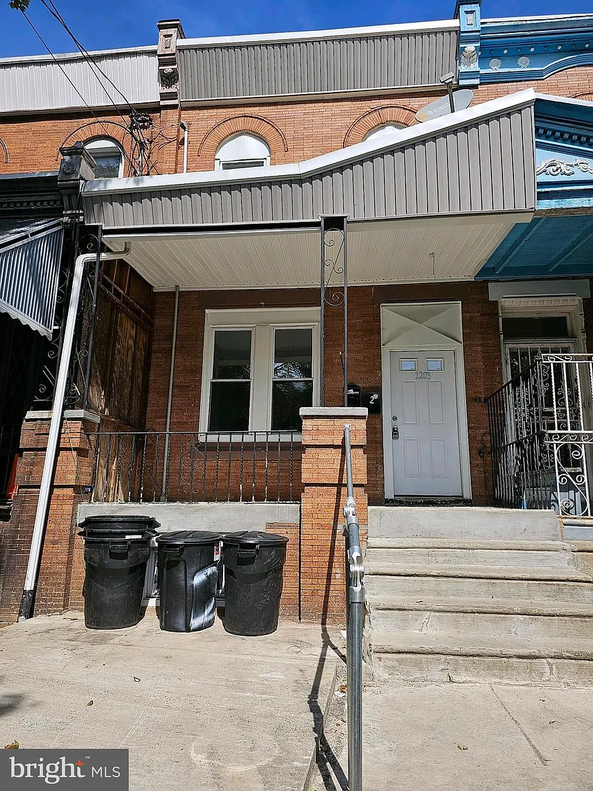 1203 W Hilton St photo 1