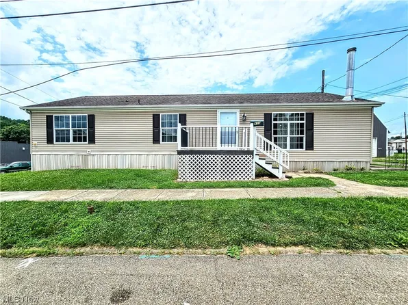 436 S 14th St, McConnelsville, OH 43756