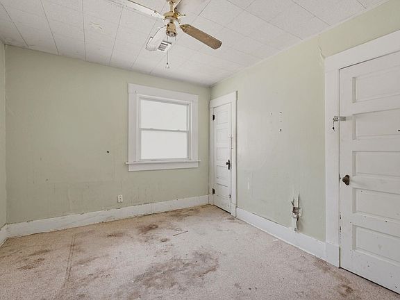 4th image of 305 N Pine St