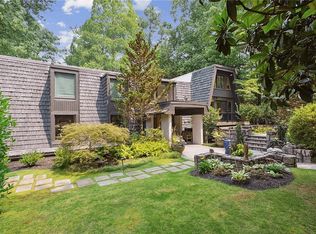 1729 Manhasset Dr, Dunwoody, GA 30338