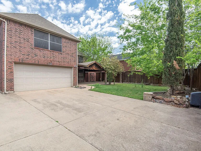1169 London Dr — Photo 23
