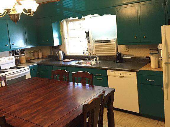 Kitchen w/ Newer Appliances