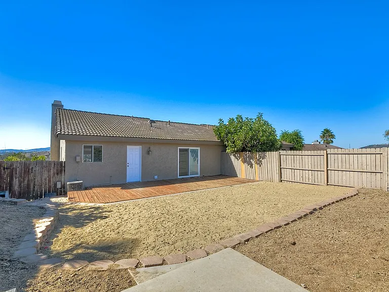 1252 Soria Gln — Photo 33