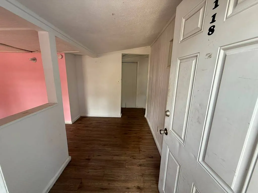 1 bed, 1.0 bath, $700 — Photo 3