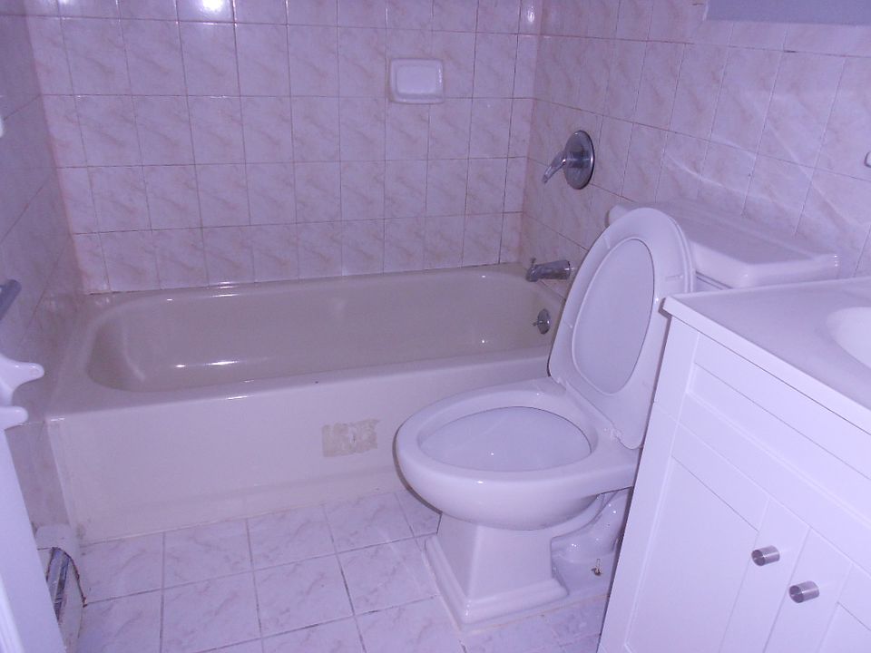 2nd image of 1813 Saint Johns Pl