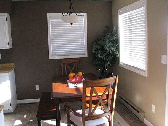 4th image of 604 Maplewood Dr