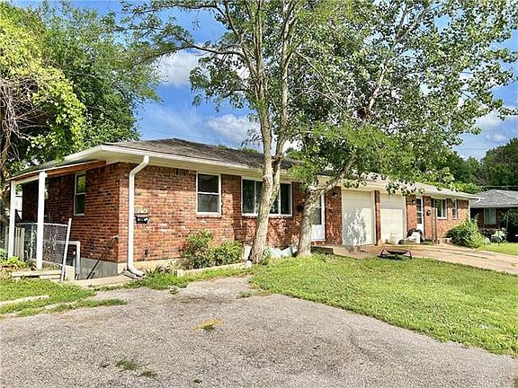 3rd image of 2324 1/2 S Grand Ave