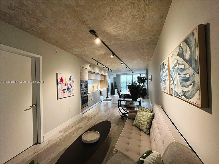 6620 Indian Creek Dr #509 — Photo 28